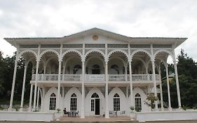 White Rcheuli Makhinjauri